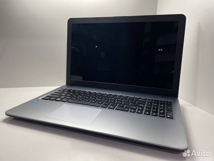 Asus X540S Intel Pentium N3700/4gb/SSD240Gb