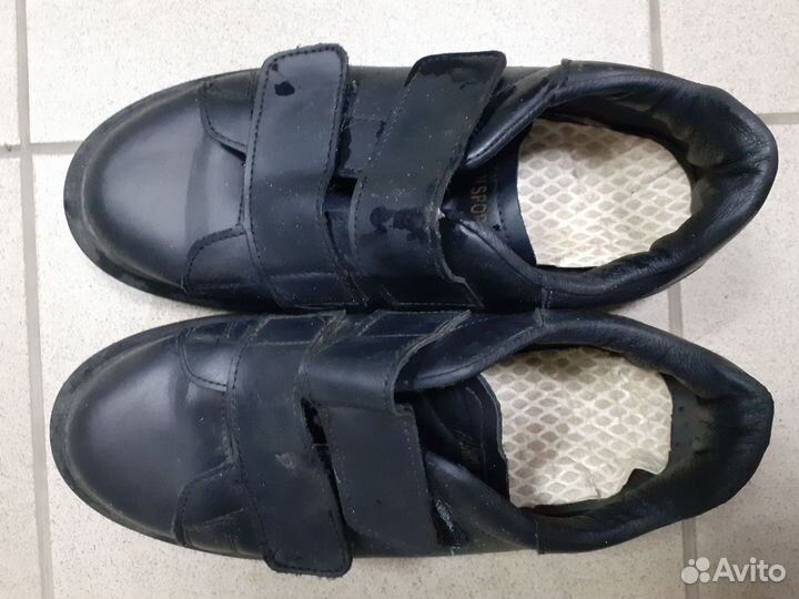 Кроссовки разные