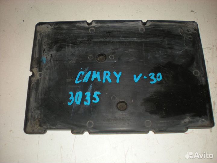 Крепление АКБ корпус подставка Toyota Camry V30