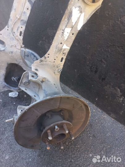 Кулак поворотный задний(левый) Форд Мондео 4