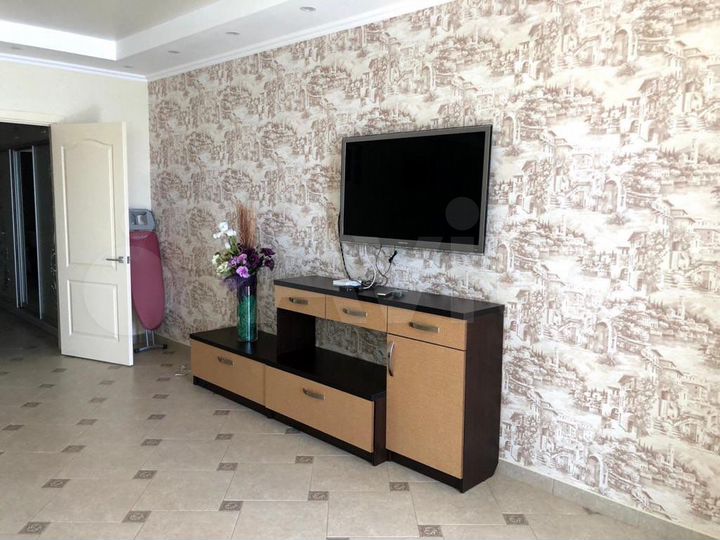 2-к. квартира, 90 м², 3/6 эт.