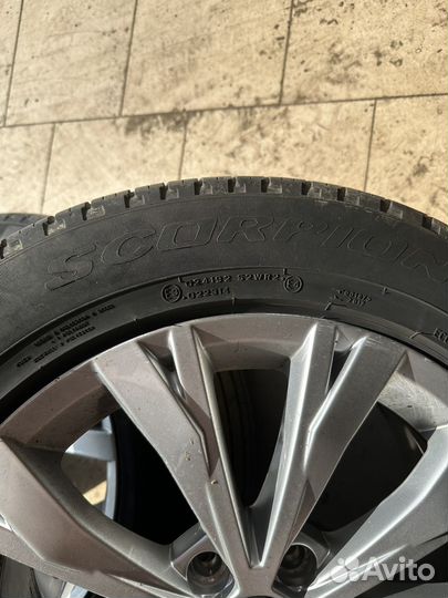 Pirelli Scorpion All Season SF2 215/60 R17