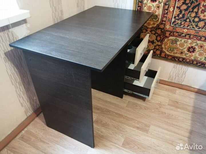 Письменный стол для школьника