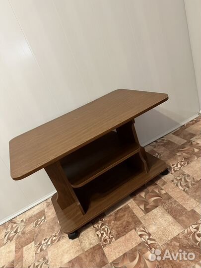 Журнальный столик на колесах
