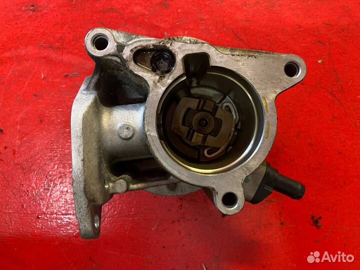 Насос вакуумный Volkswagen Passat BZB 1.8 TSI