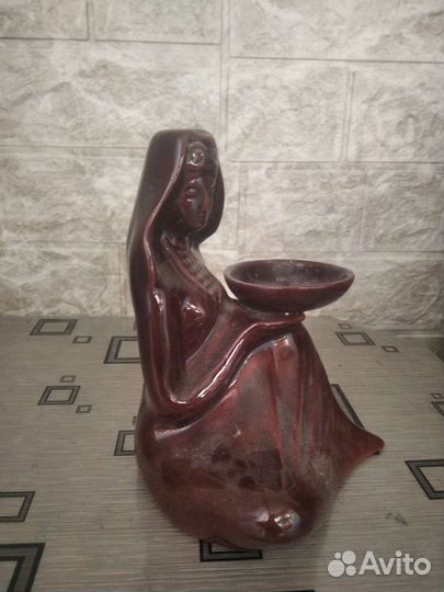 Керамическая статуэтка
