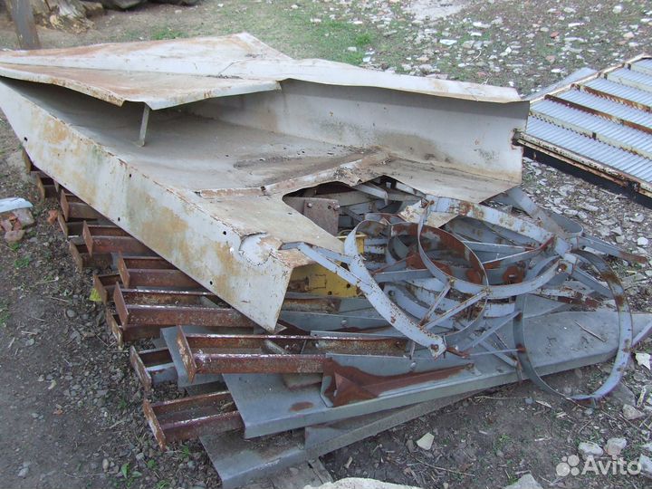 Приспособление змиевского для уборки подсолнечника