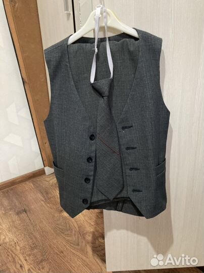 Брюки серые, жилет 122 и 140см