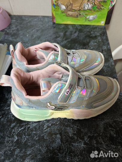 Кроссовки Капика 37 стелька 23 см