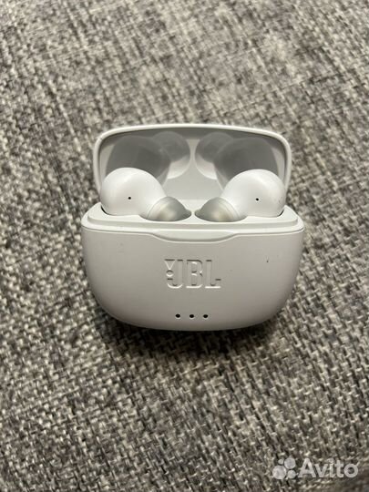 Беспроводные наушники JBL Tune 215TWS