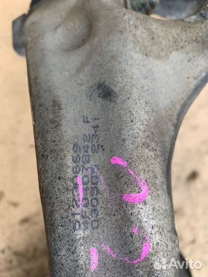 Кулак передний правый Audi А6 C6 3.2 AUK 2004-2008