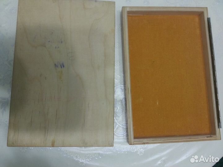 Деревянная шкатулка с чеканкой