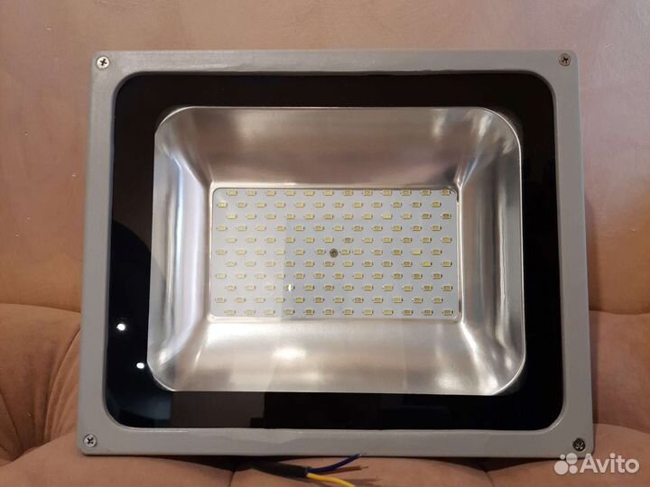 Прожектор светодиодный уличный