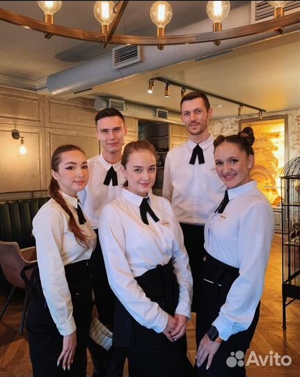 Ранер/помощник официанта в бистро 