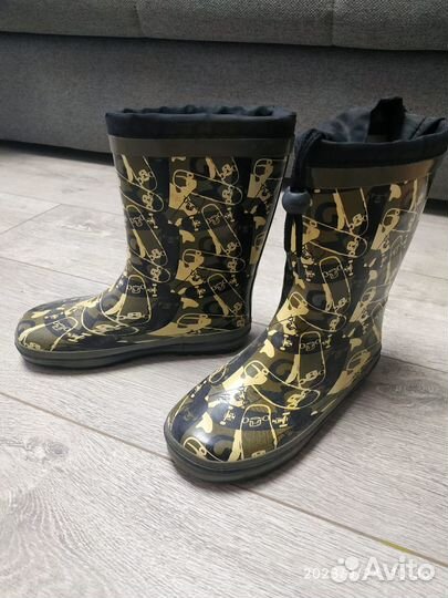 Продам детские сапоги