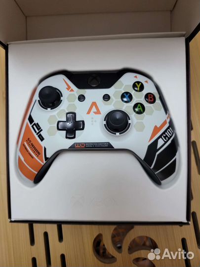 Лимитированный геймпад Xbox One