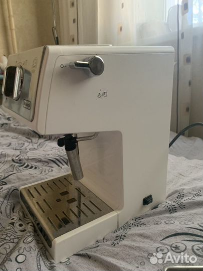 Кофеварка рожковая delonghi ECP33.21.w