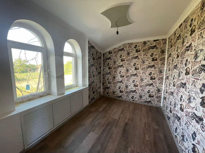 Дом 210 м² на участке 15 сот.