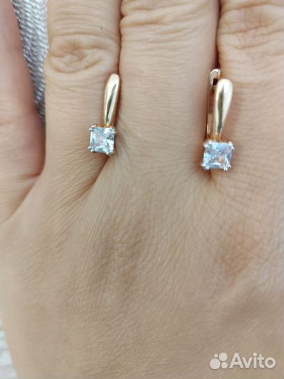 Золотые серьги