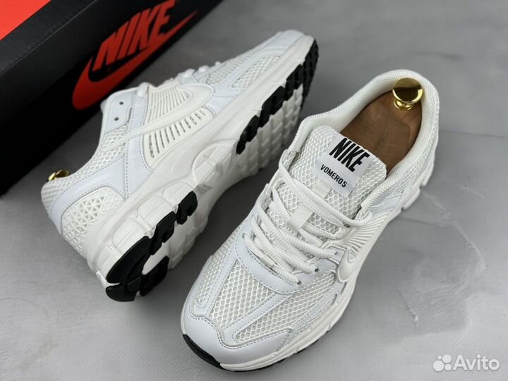 Мужские кроссовки Nike White Vomero 5