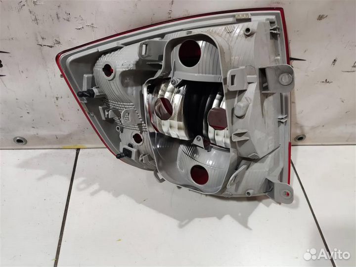 Фонарь задний правый Skoda Rapid