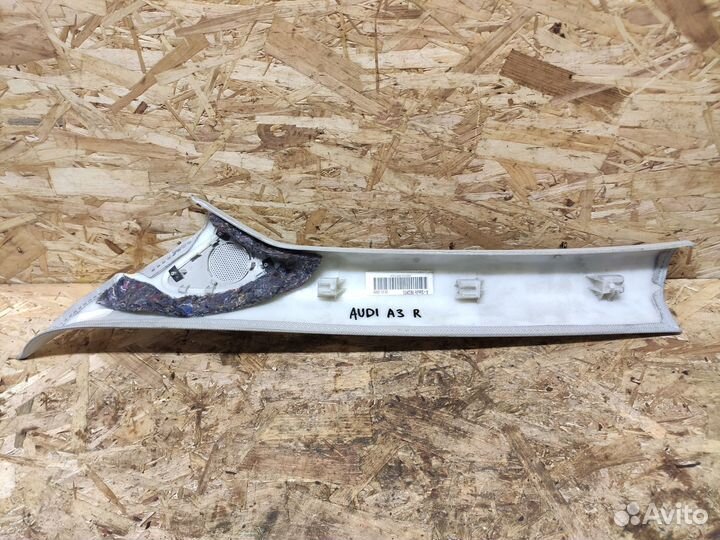 Накладка правая передней стойки Audi A3 8P рест 2