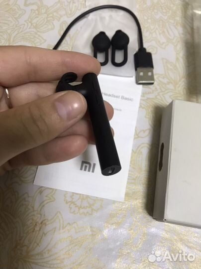 Беспроводная гарнитура xiaomi блютуз наушник