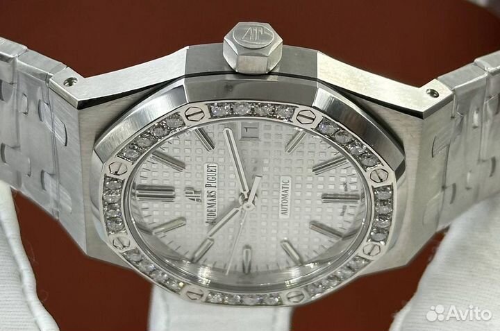 Часы Audemars Piguet Royal Oak Diamond Bezel