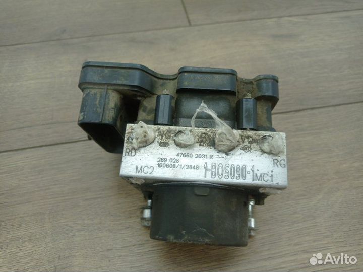 Блок ABS Renault Logan 2 седан K7MA812 2016