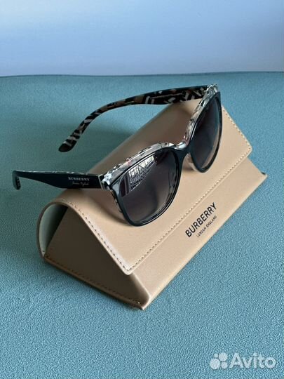 Очки солнцезащитные Burberry оригинал новые