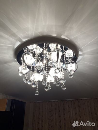 Продам люстру