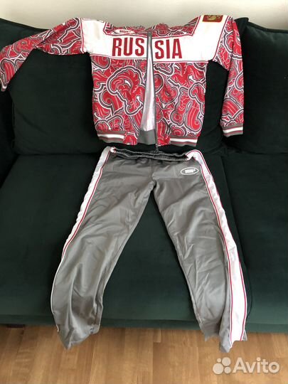 Спортивный костюм женский