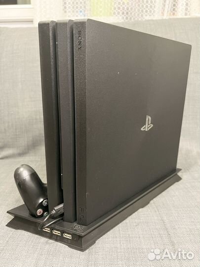 Sony playstation 4 PRO 1tb 2 геймпада