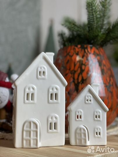 Набор из двух фарфоровых домиков