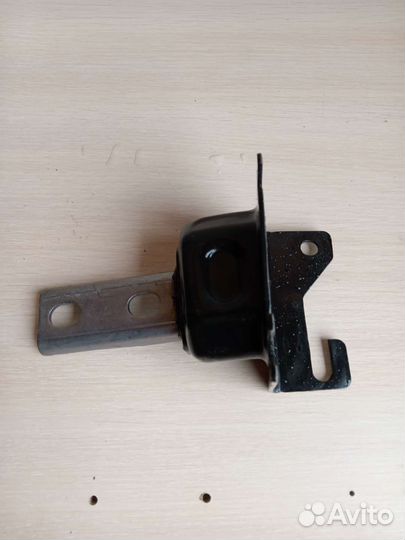 Подушка кпп верхний на рено сандеро 2 2014г