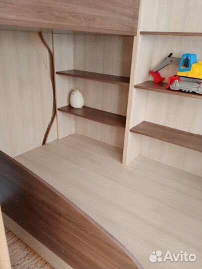 Двухъярусная кровать