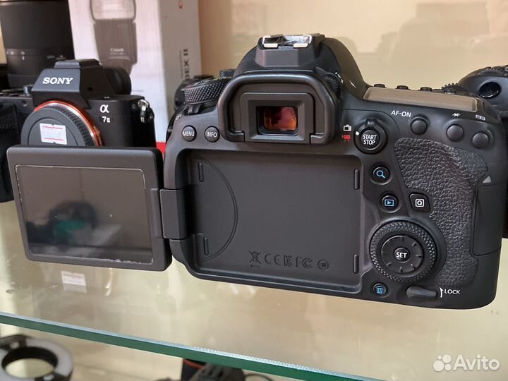 Зеркальный фотоаппарат Canon EOS 6D Mark ll