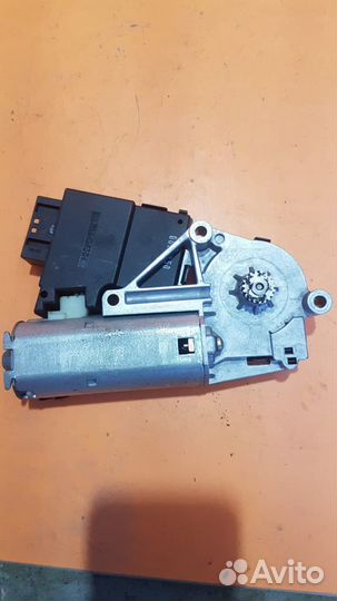 Мотрчик люка на BMW X5 E53