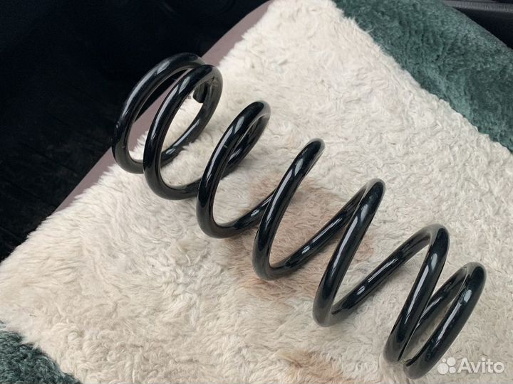 Продам пружины Ниссан задние