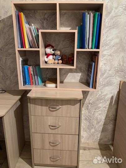 Кровать, комод, полка, стол