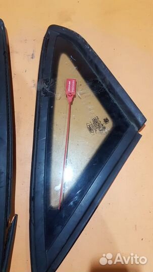 Стекло форточка правая на Ford Focus 3