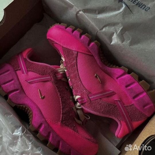 Кроссовки женские