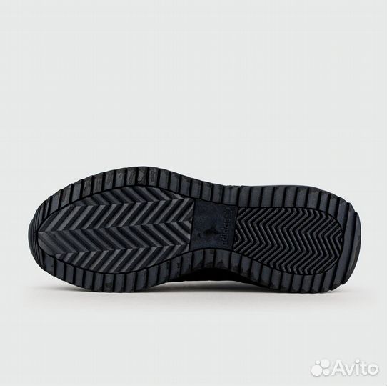 Кроссовки Adidas Retropy F2 Mid Black with Fur: Динамика в каждом шаге