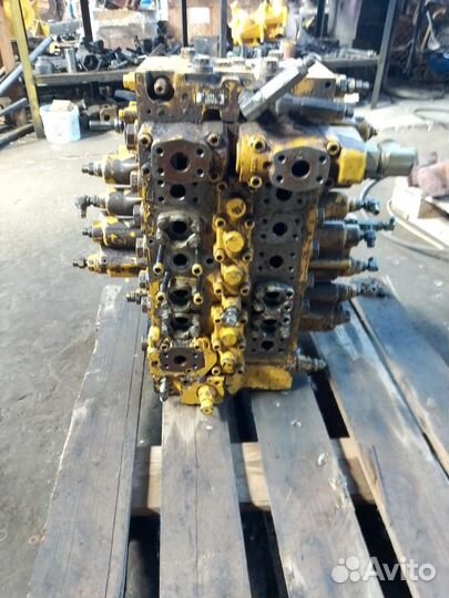 Распределитель гидравлики экскаватора komatsu