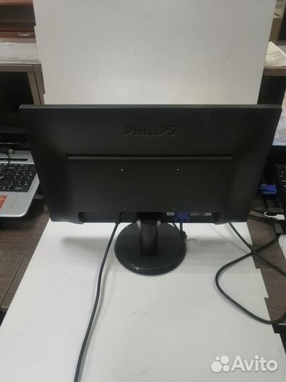 Монитор Philips 193V5L