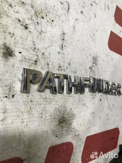 Эмблема на крышку багажника Nissan Pathfinder