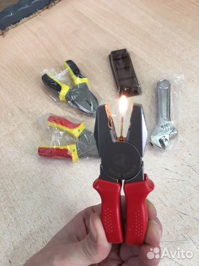 Зажигалка многоразовая Плоскогубцы, Разводной ключ