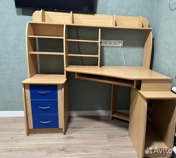 Компьютерный угловой стол