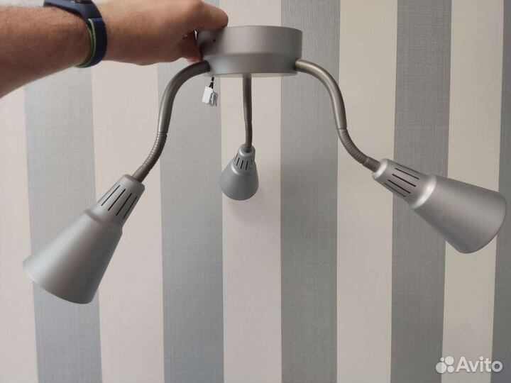 Люстра с гибкими лучами