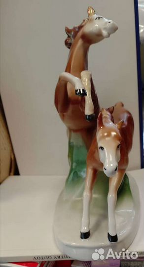 Статуэтка фарфоровая 